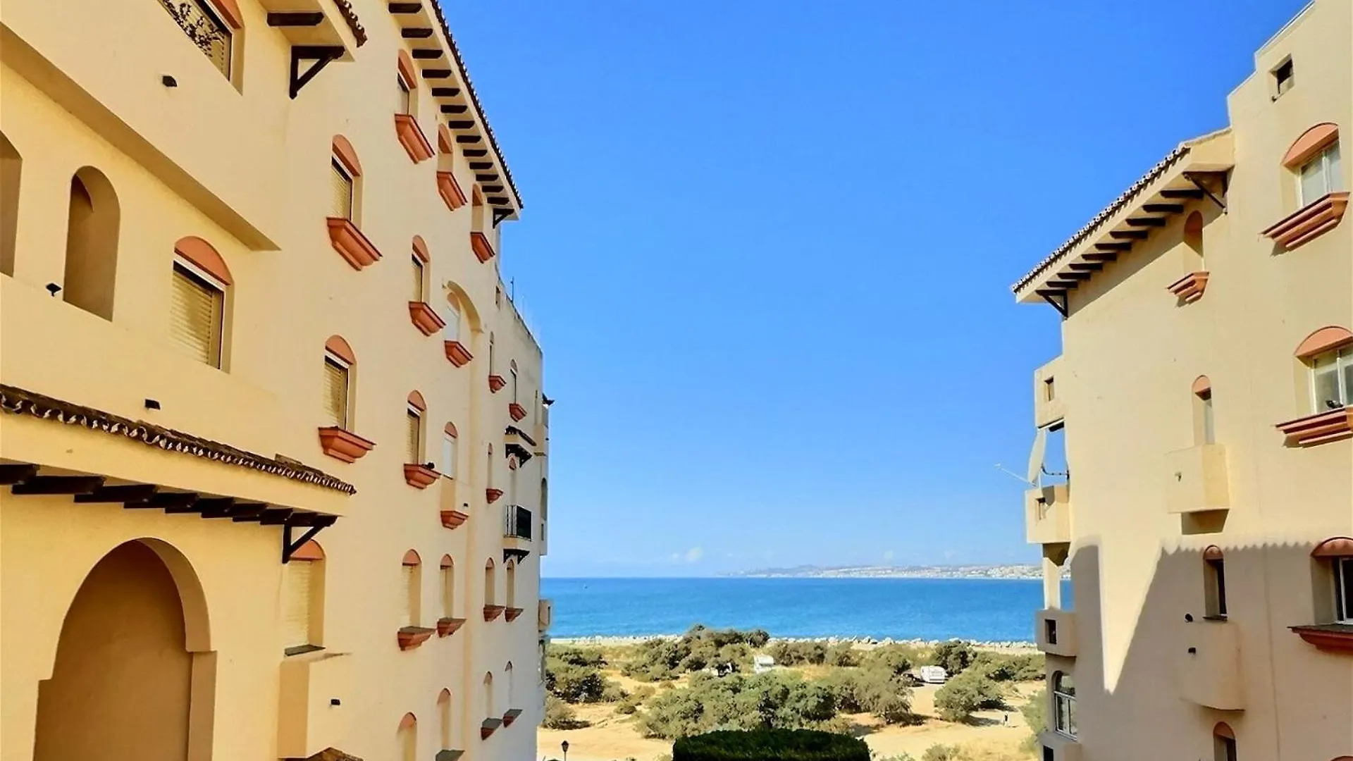 Two Bedroom Apartment Moments From The Cristo Beach Estepona