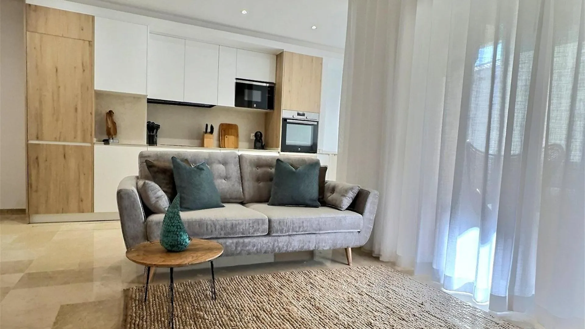 Two Bedroom Apartment Moments From The Cristo Beach Estepona